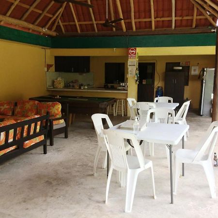 Amigos Hostel Cozumel Bagian luar foto