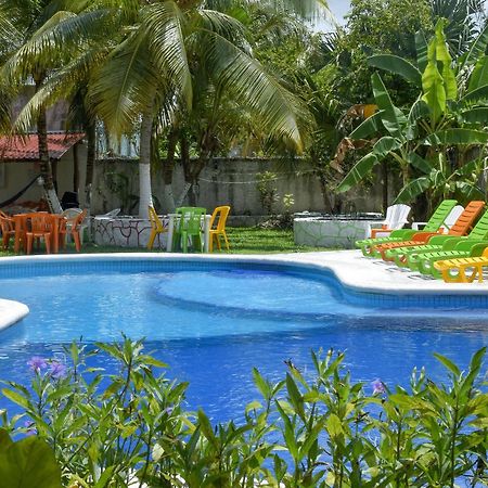 Amigos Hostel Cozumel Bagian luar foto