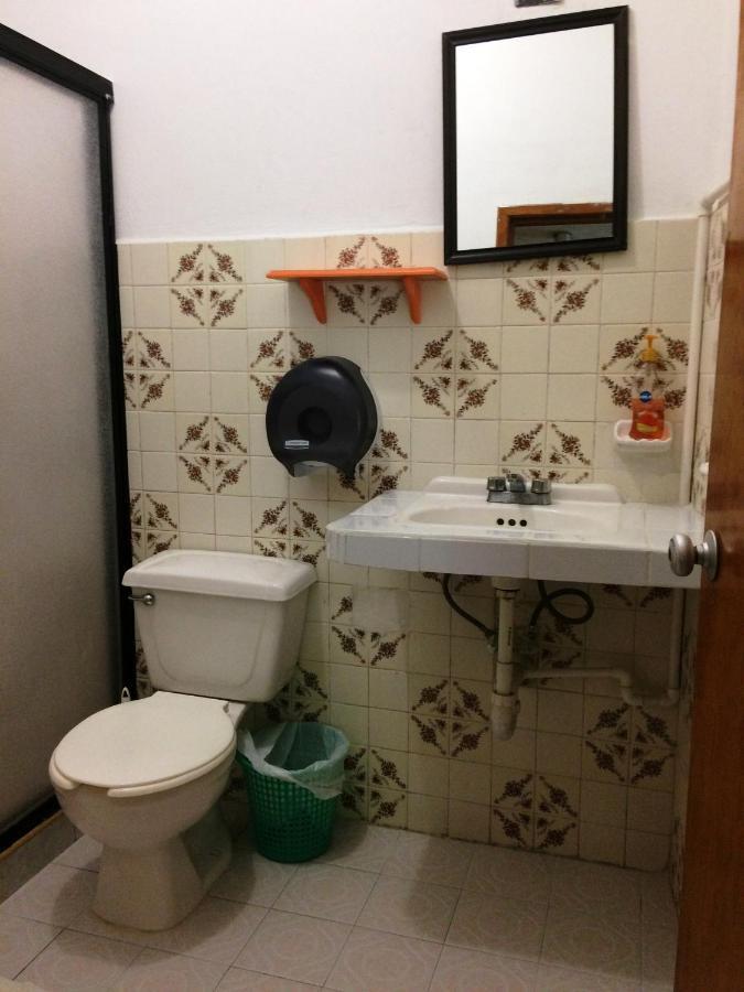 Amigos Hostel Cozumel Bagian luar foto