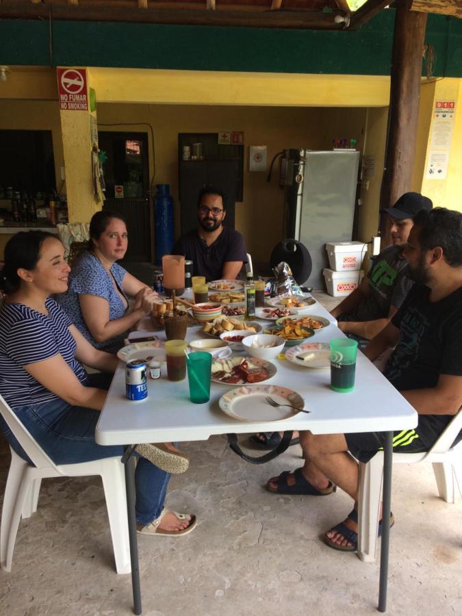 Amigos Hostel Cozumel Bagian luar foto