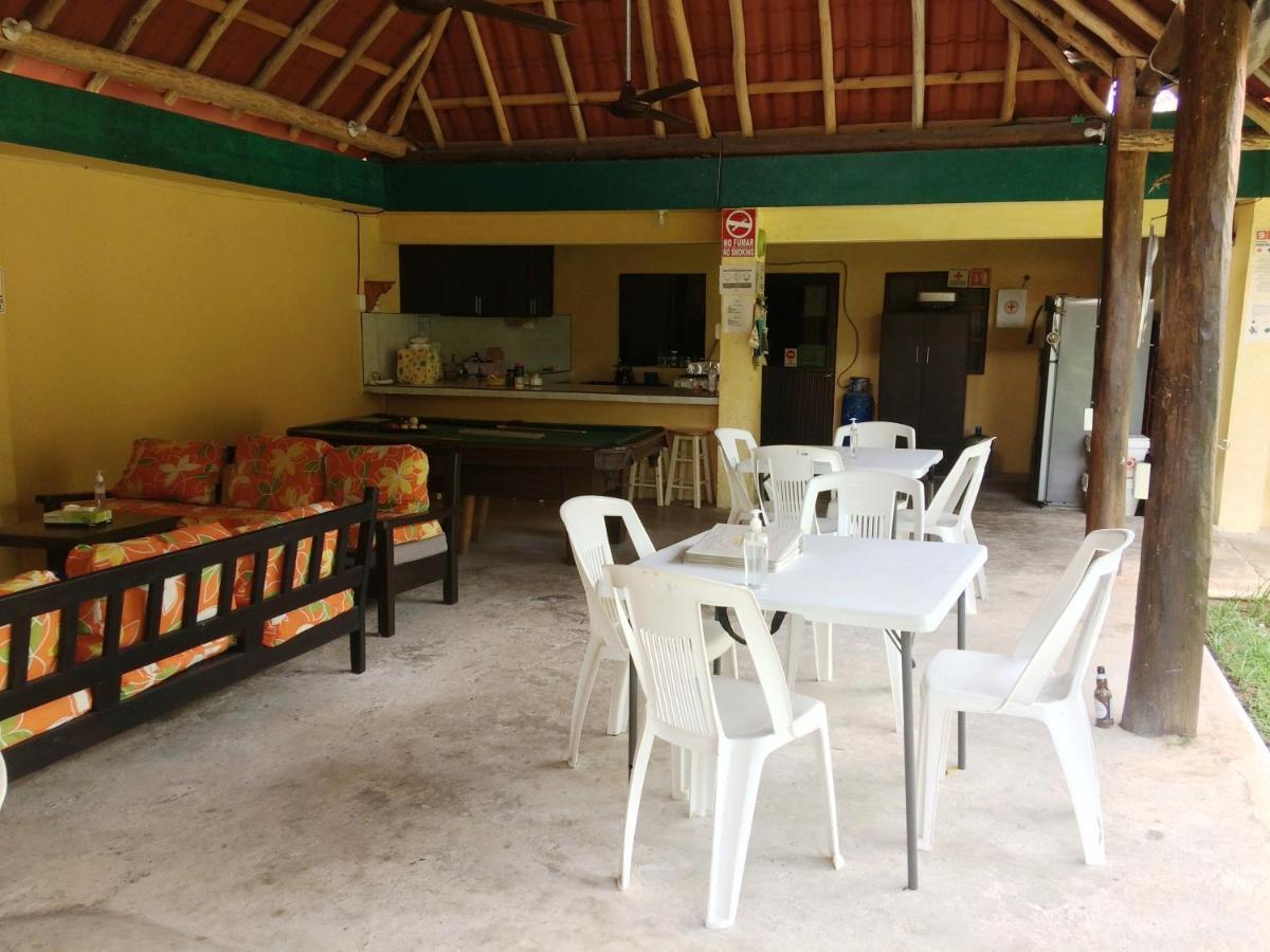 Amigos Hostel Cozumel Bagian luar foto
