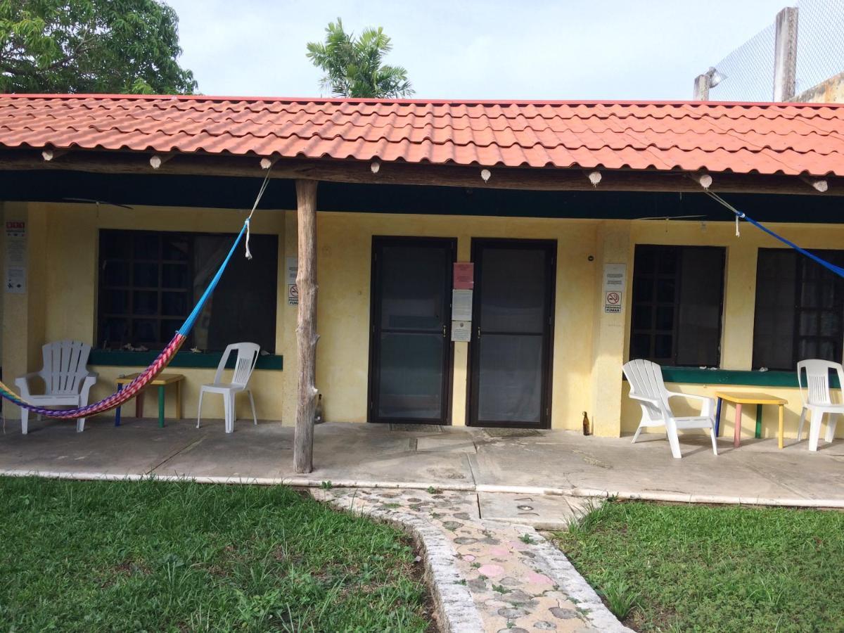 Amigos Hostel Cozumel Bagian luar foto