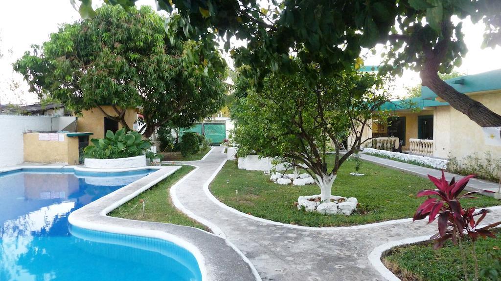 Amigos Hostel Cozumel Bagian luar foto