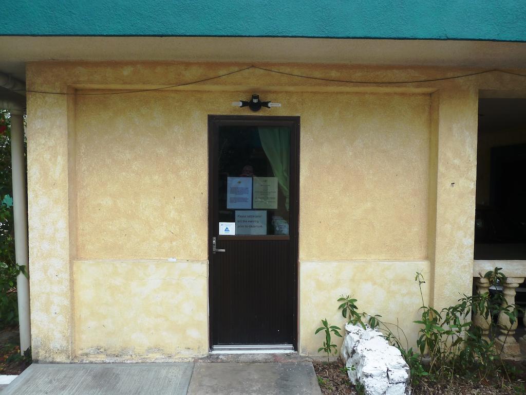 Amigos Hostel Cozumel Bagian luar foto