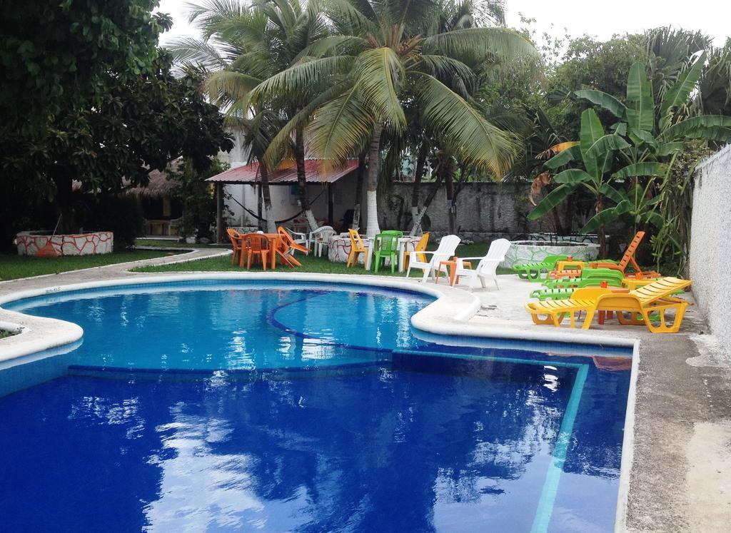 Amigos Hostel Cozumel Bagian luar foto